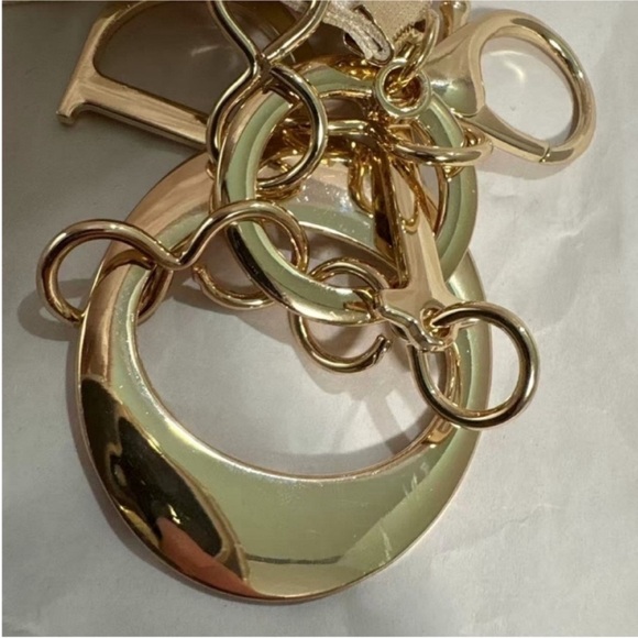 Complementary Keychain With Dior Perfume - Picture 6 of 6